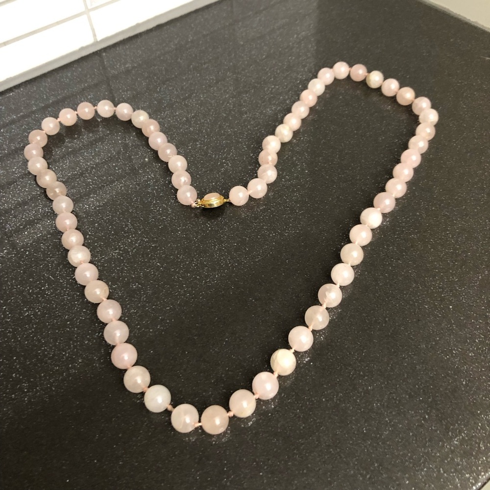 Women’s pink faux pearl necklace - Picture 8 of 8